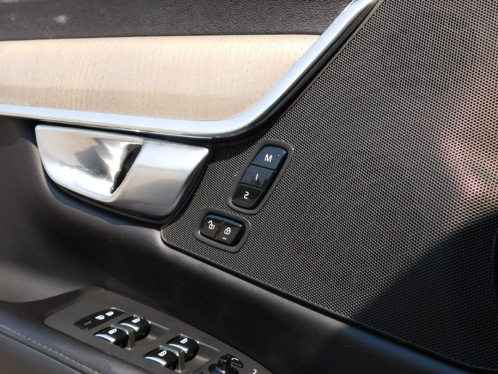 Used 2023 Volvo S90 B6 Plus AWD/4WD image 29