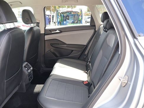 Used 2022 Volkswagen Taos SE image 33