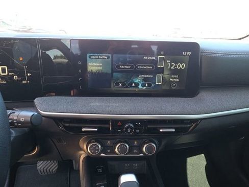 Used 2025 Nissan Kicks SV image 16