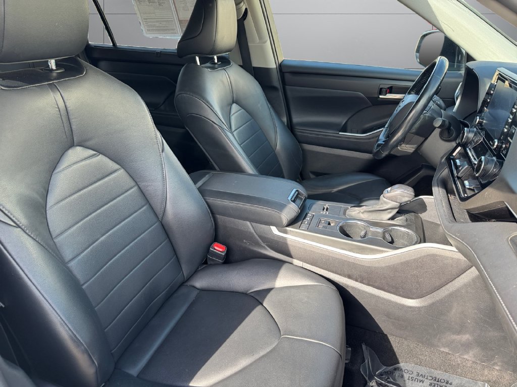 Used 2020 Toyota Highlander XLE AWD/4WD image 17