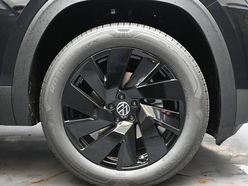 New 2026 Volkswagen Atlas SE w/ Black Wheel Package AWD/4WD image 10