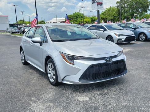 Used 2022 Toyota Corolla LE FWD image 2