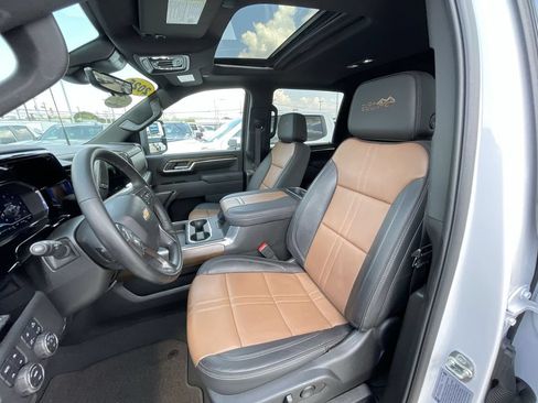 Used 2025 Chevrolet Silverado 2500 High Country w/ Technology Package AWD/4WD image 19
