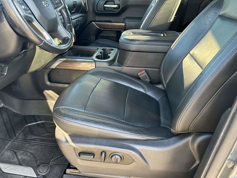 Used 2019 Chevrolet Silverado 1500 LT Trail Boss AWD/4WD image 18