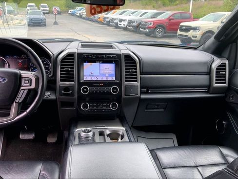 Used 2019 Ford Expedition XLT w/ Equipment Group 202A AWD/4WD image 9