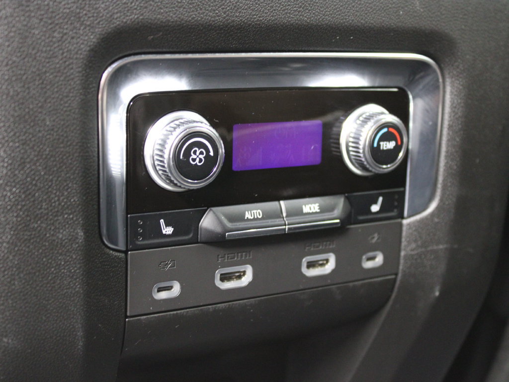 Used 2023 GMC Yukon Denali Ultimate AWD/4WD image 18