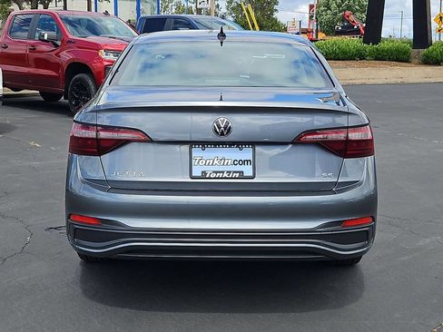 Used 2024 Volkswagen Jetta SE FWD image 5