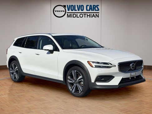 Used 2023 Volvo V60 B5 Cross Country Plus w/ Climate Package AWD/4WD image 1