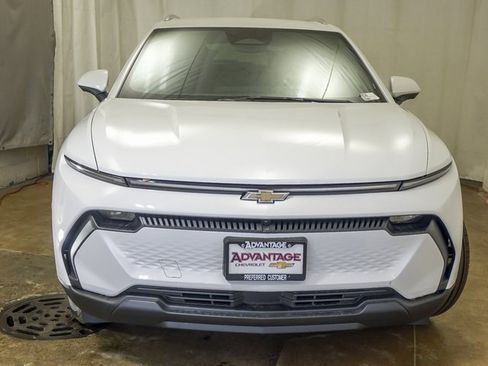 New 2026 Chevrolet Equinox EV LT image 5