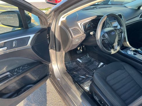 Used 2020 Ford Fusion SE FWD image 17