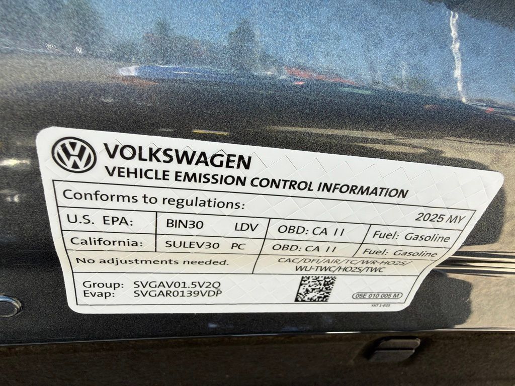 Used 2025 Volkswagen Jetta SE FWD image 33