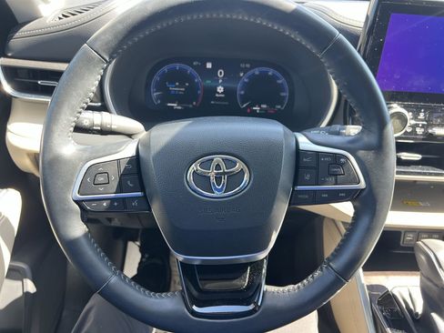Used 2023 Toyota Highlander Limited image 18
