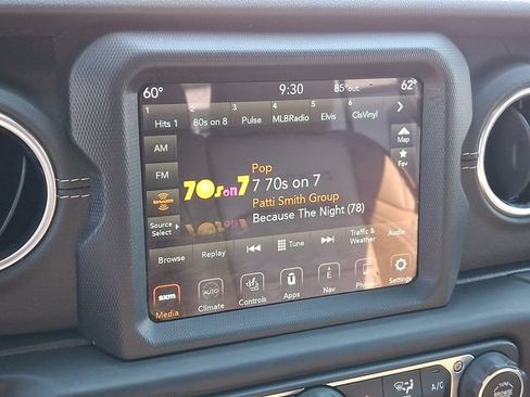 Used 2020 Jeep Gladiator Overland AWD/4WD image 20