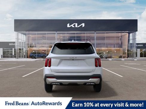 New 2025 Kia Sorento S image 2