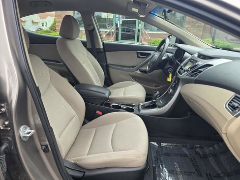 Used 2014 Hyundai Elantra SE w/ Option Group 02 FWD image 12