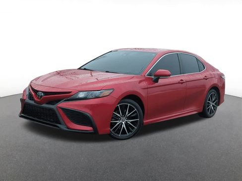 Used 2023 Toyota Camry SE image 1