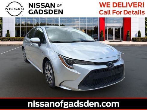 Used 2021 Toyota Corolla LE FWD image 1