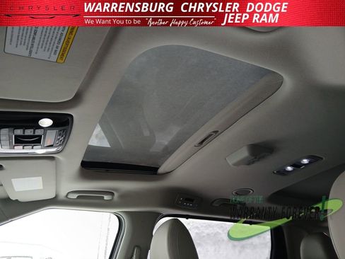 Used 2025 Kia Carnival SX Prestige image 31