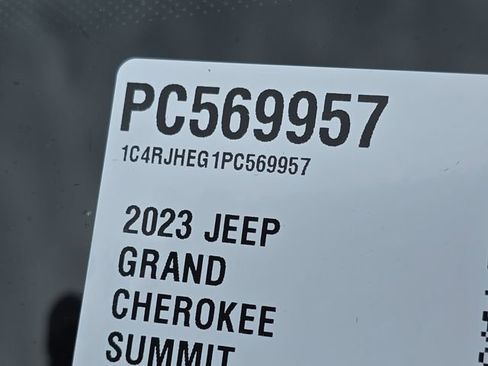 Used 2023 Jeep Grand Cherokee Summit AWD/4WD image 37