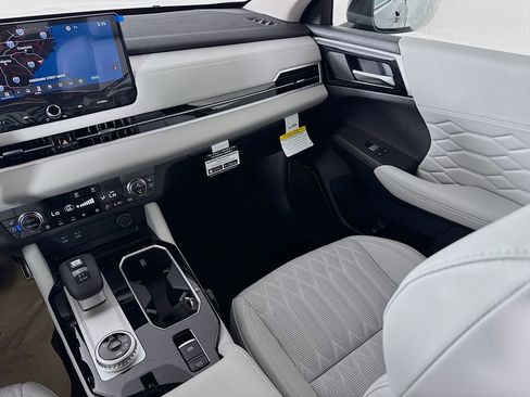 New 2025 Mitsubishi Outlander AWD image 25