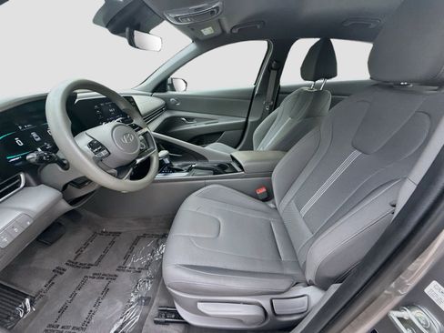 Used 2024 Hyundai Elantra SE FWD image 18
