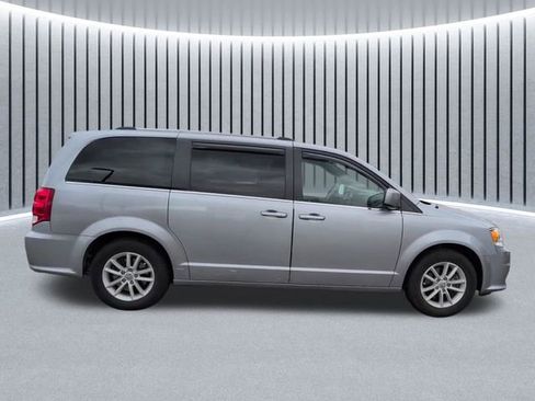 Used 2019 Dodge Grand Caravan SXT w/ Driver Convenience Group FWD image 4