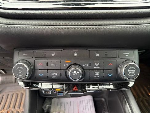 Used 2022 Dodge Durango GT w/ Blacktop Package RWD image 29