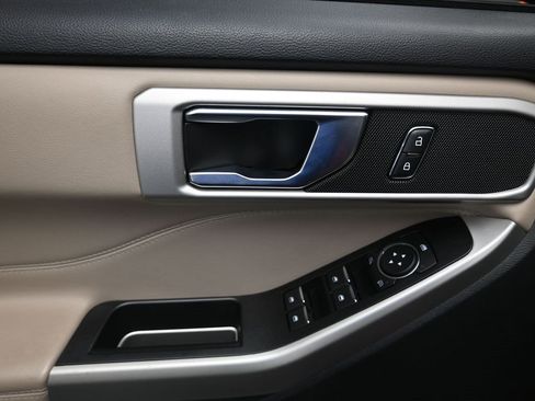 Used 2021 Ford Explorer XLT w/ Equipment Group 202A image 19