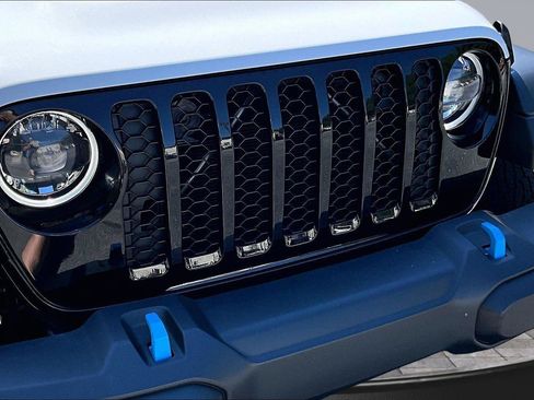 Used 2023 Jeep Wrangler Unlimited w/ Sun & Screen Package AWD/4WD image 29