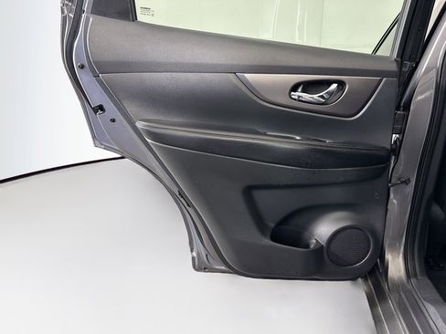 Used 2015 Nissan Rogue SV image 24