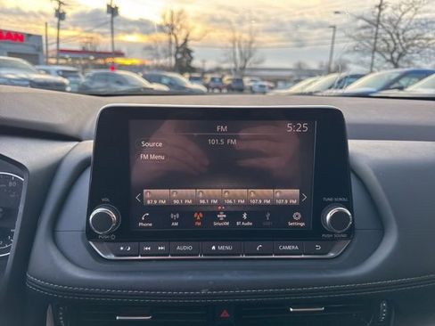 Used 2021 Nissan Rogue SV image 16