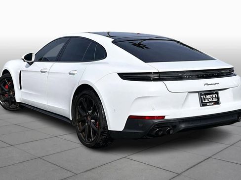 Used 2024 Porsche Panamera image 9