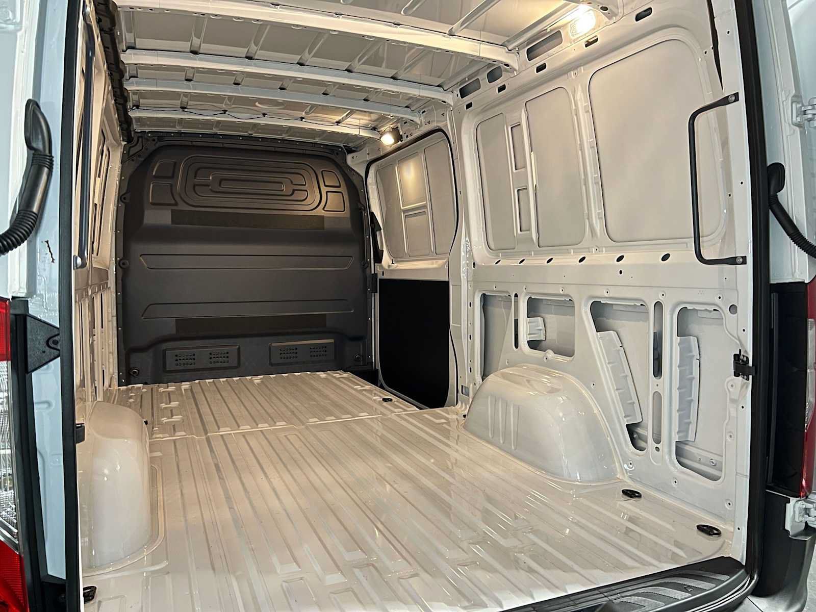 Used 2025 Mercedes-Benz Sprinter 2500 image 18