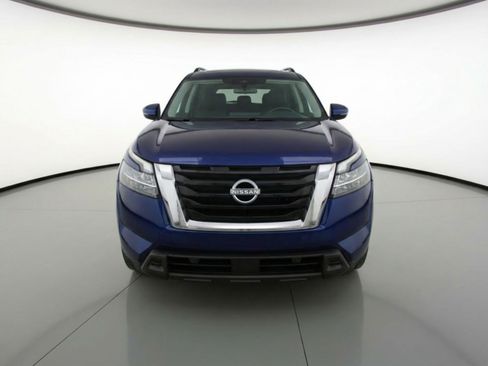 Used 2025 Nissan Pathfinder SV image 2