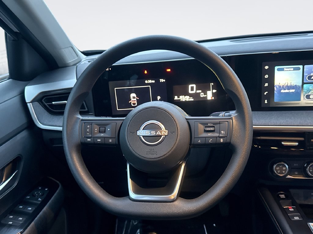 Used 2025 Nissan Kicks SV AWD/4WD image 11