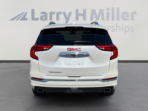 Used 2020 GMC Terrain Denali w/ Denali Premium Package FWD image 4