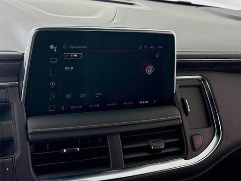 Used 2024 GMC Yukon XL SLT w/ SLT Luxury Package image 9