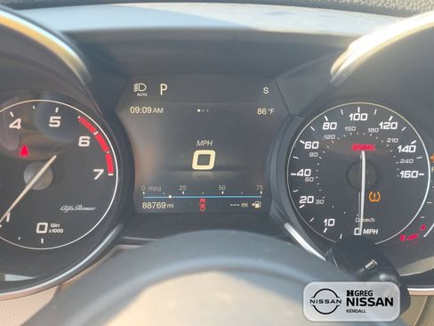 Used 2019 Alfa Romeo Giulia Ti RWD image 8