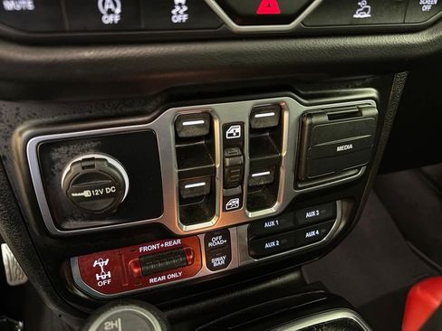Used 2025 Jeep Wrangler Unlimited Rubicon AWD/4WD image 27