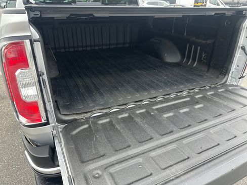 Used 2019 GMC Canyon SLE w/ SLE Convenience Package image 26