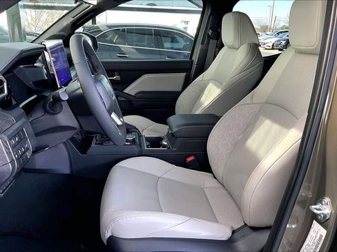 Used 2025 Toyota Tacoma Limited image 7