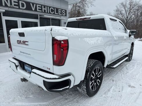 Used 2022 GMC Sierra 1500 AT4 w/ Technology Package AWD/4WD image 3
