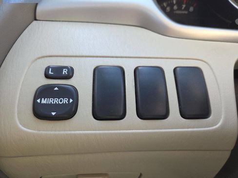 Used 2004 Toyota Highlander 2WD image 36