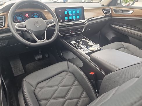 Used 2026 Volkswagen Atlas SE AWD/4WD image 3