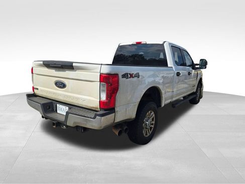 Used 2018 Ford F250 XLT AWD/4WD image 9