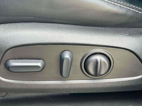 Used 2022 GMC Terrain SLT w/ Tech Package image 16