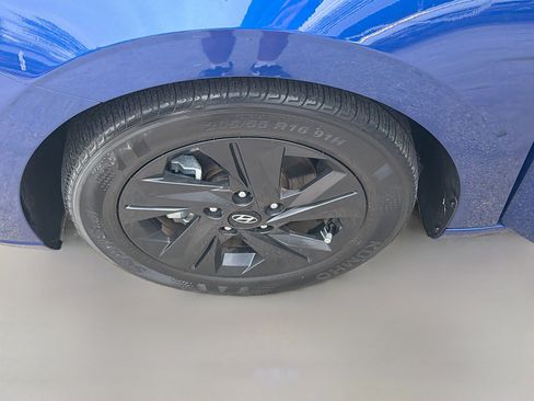 Used 2023 Hyundai Elantra SEL w/ Cargo Package image 33