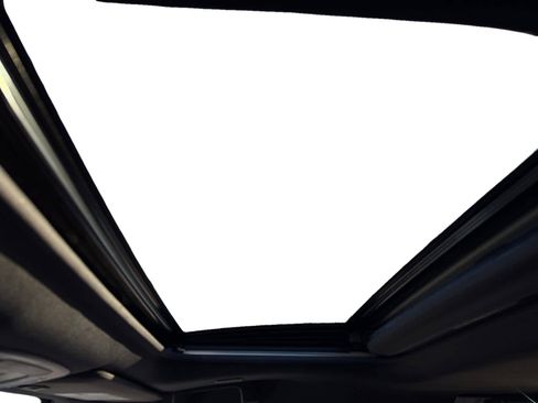 Used 2022 Toyota Sienna Platinum image 3