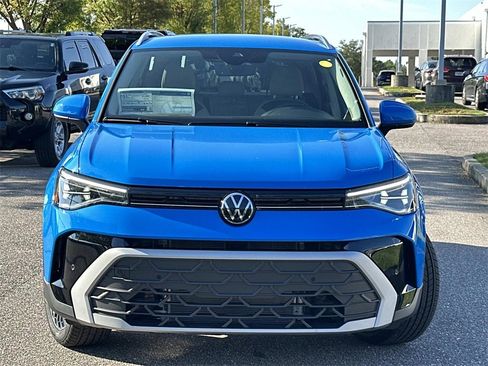 New 2025 Volkswagen Taos SE image 2