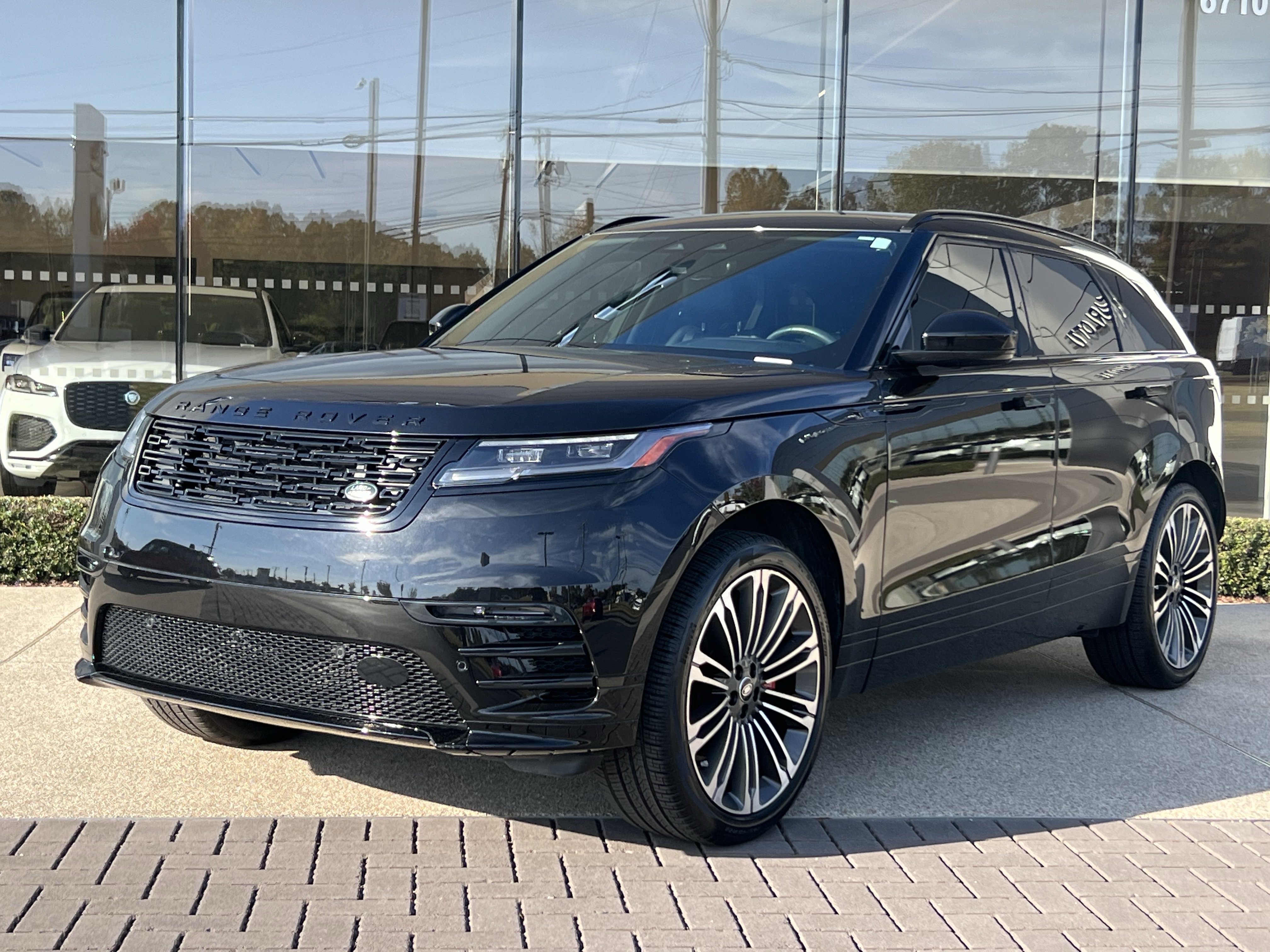 Certified 2024 Land Rover Range Rover Velar Dynamic SE AWD/4WD image 1